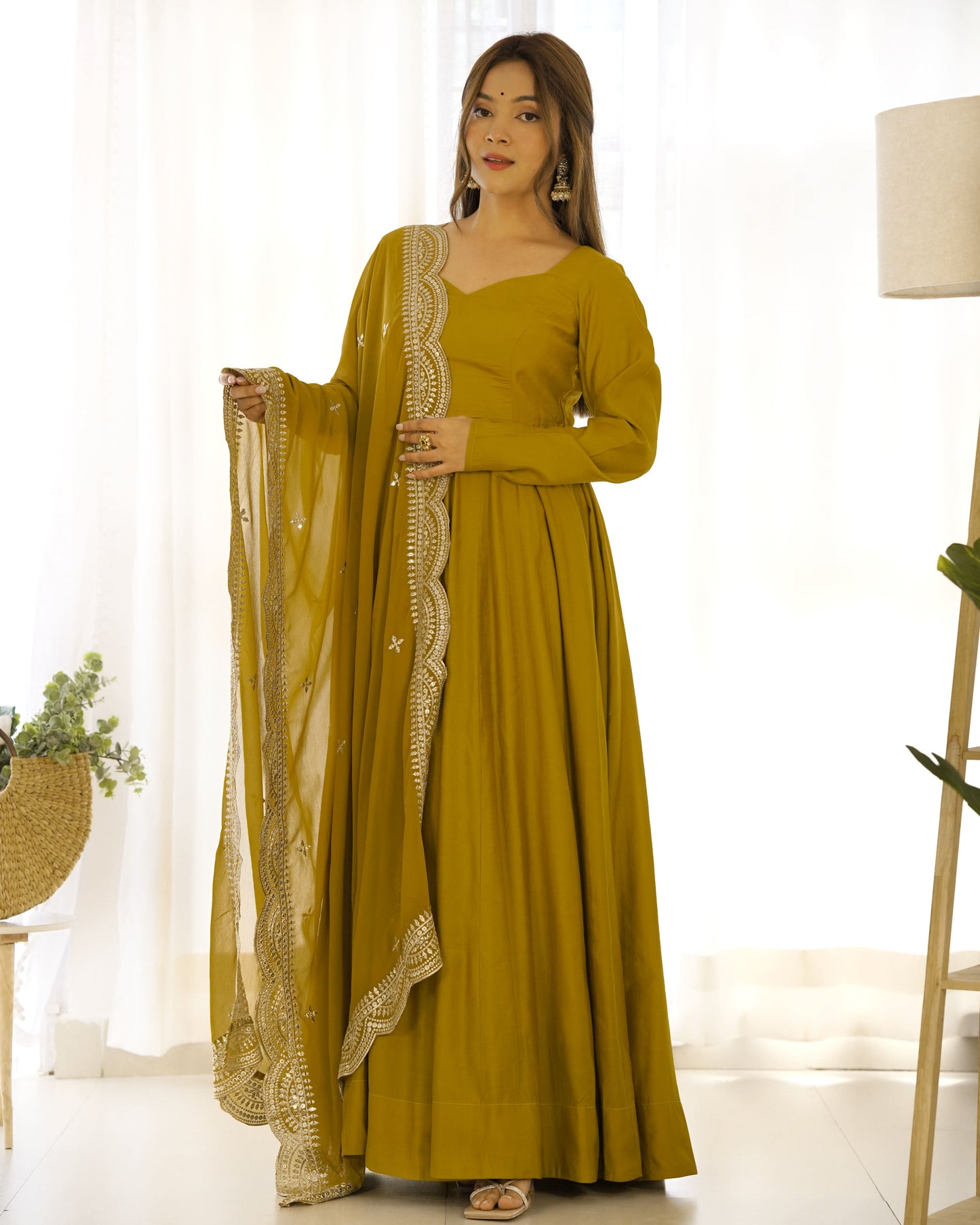 Royal Flair Anarkali Set in Premium Romansilk Chanderi