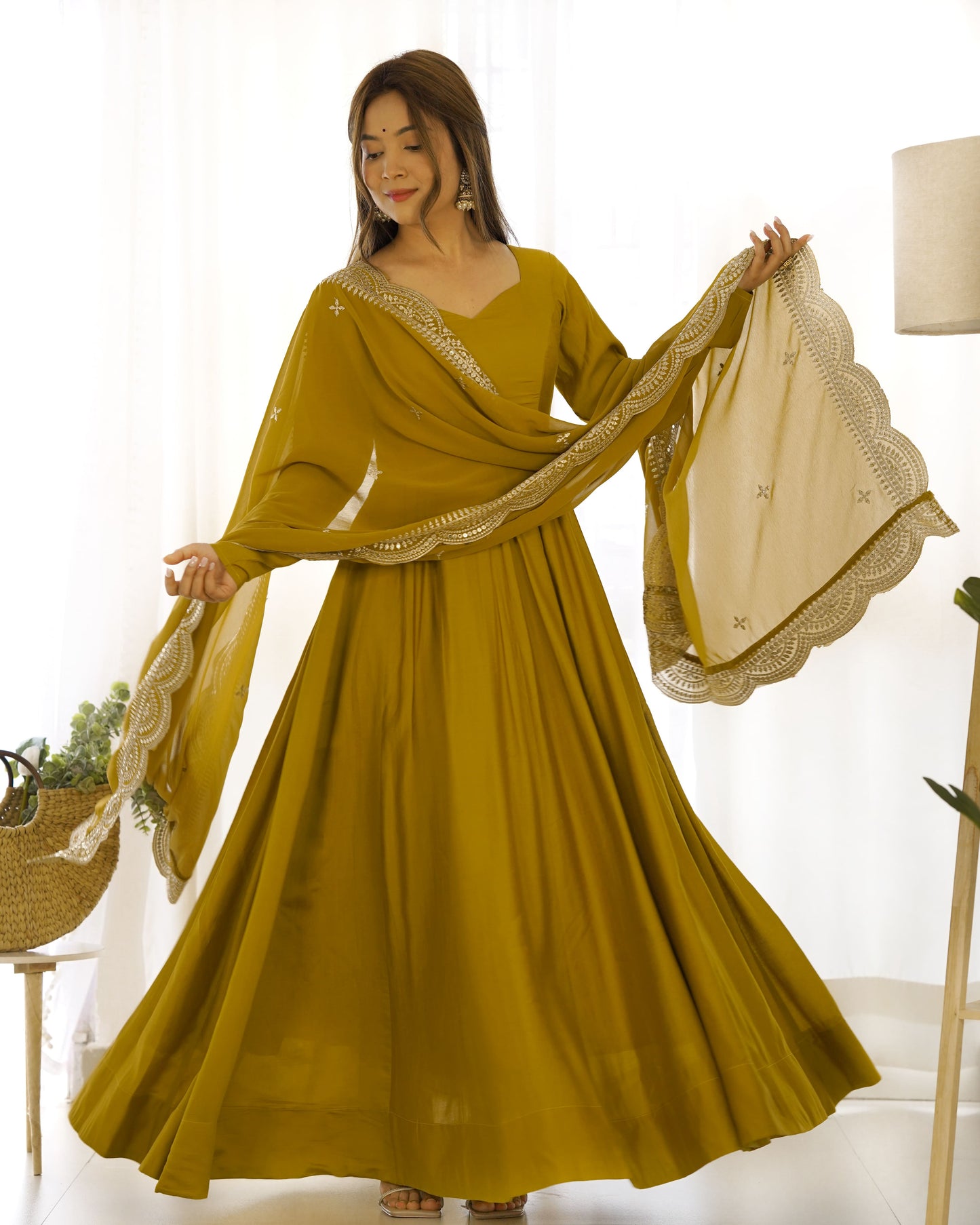 Royal Flair Anarkali Set in Premium Romansilk Chanderi