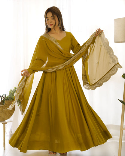 Royal Flair Anarkali Set in Premium Romansilk Chanderi
